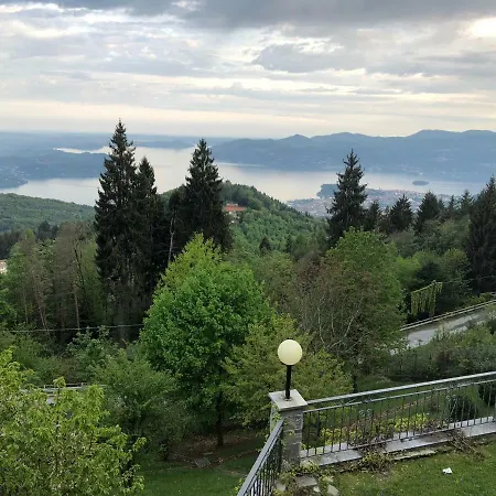 Yulia فيلة